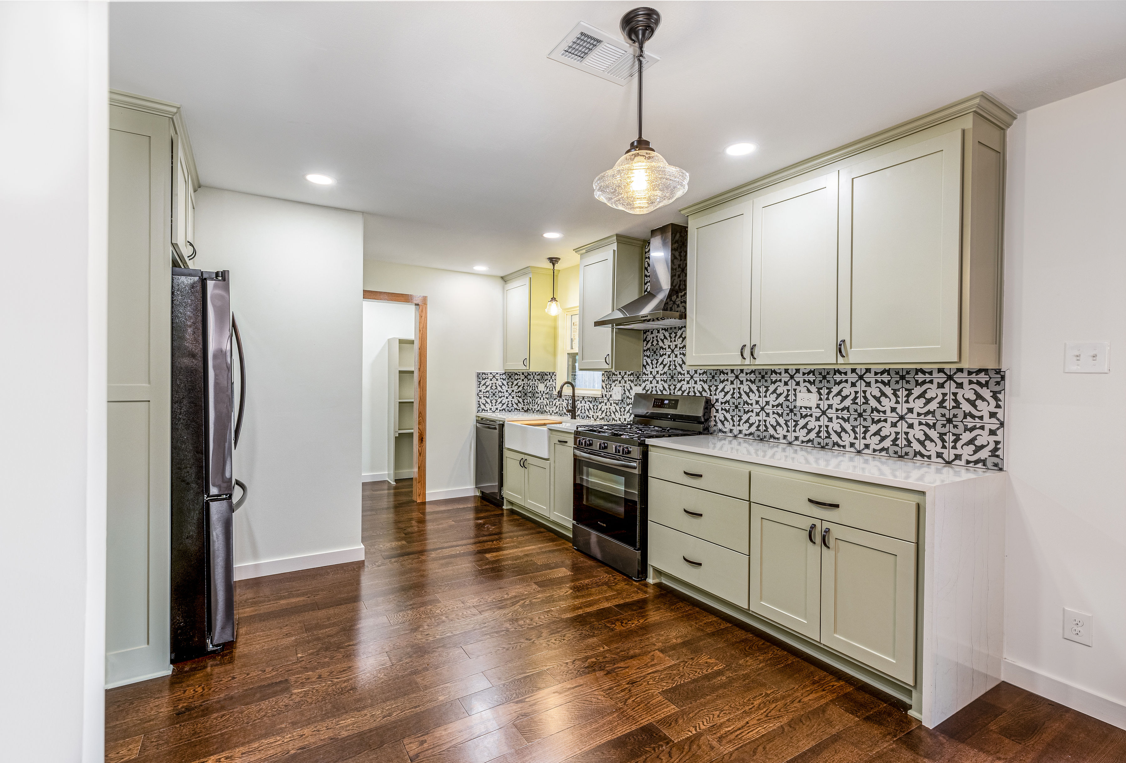 Kitchen remodel in Lochwood Dallas - after photo 3