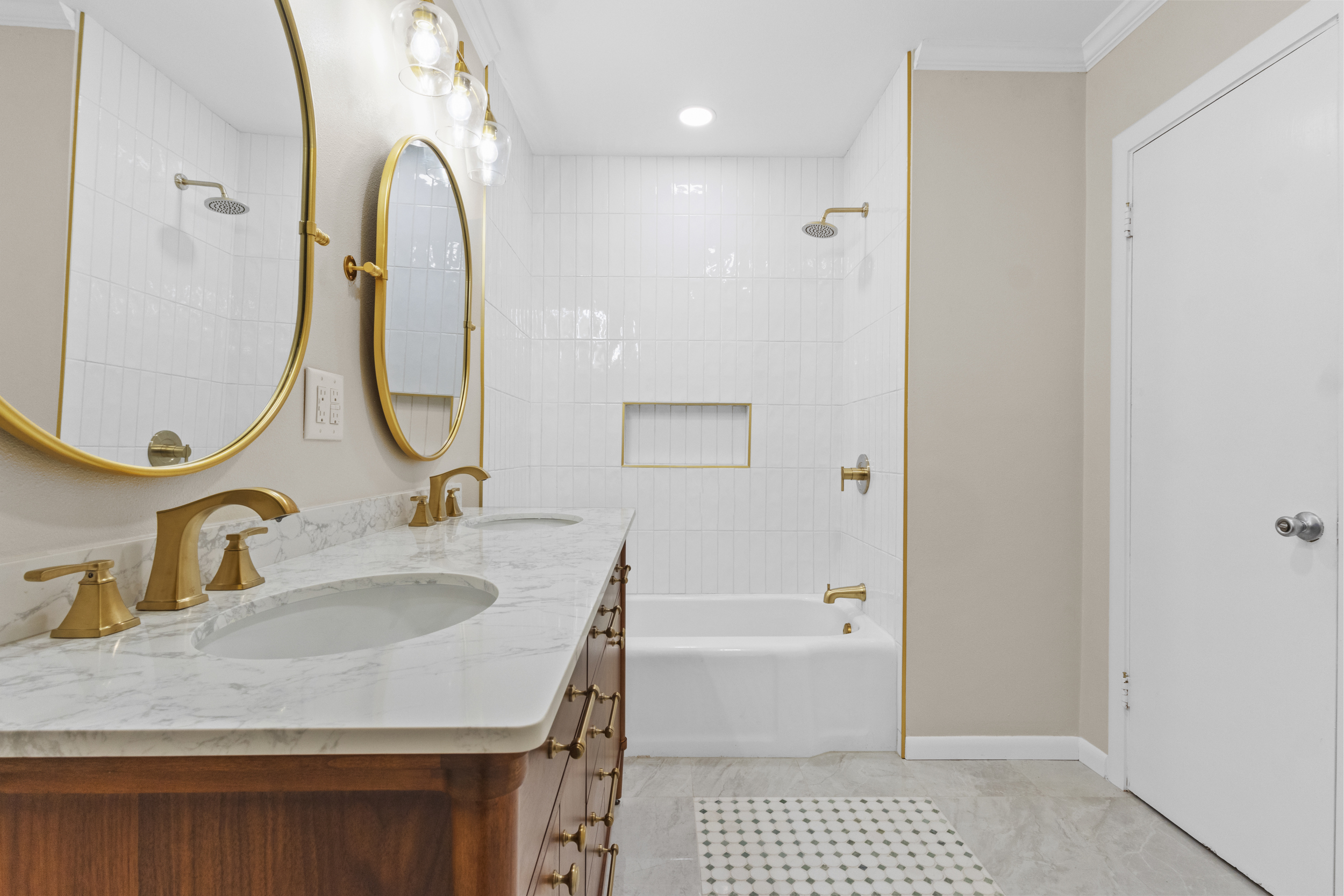 Guest bathroom remodel in Eastwood Dallas - gallery photo 5