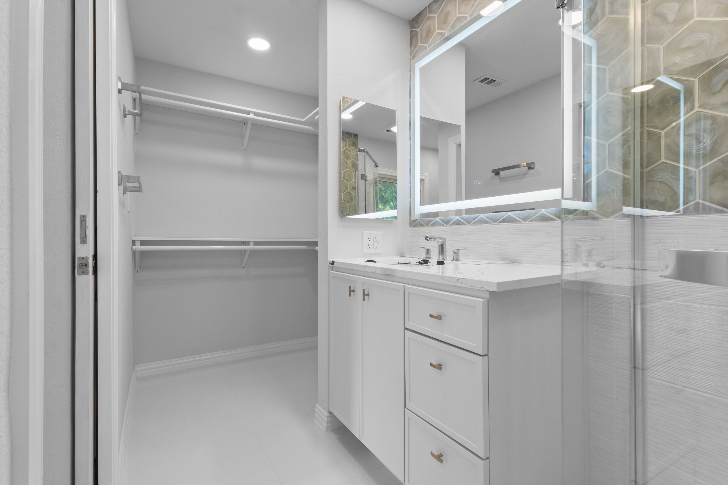Master bathroom renovation in Oak Cliff Dallas - gallery photo 3