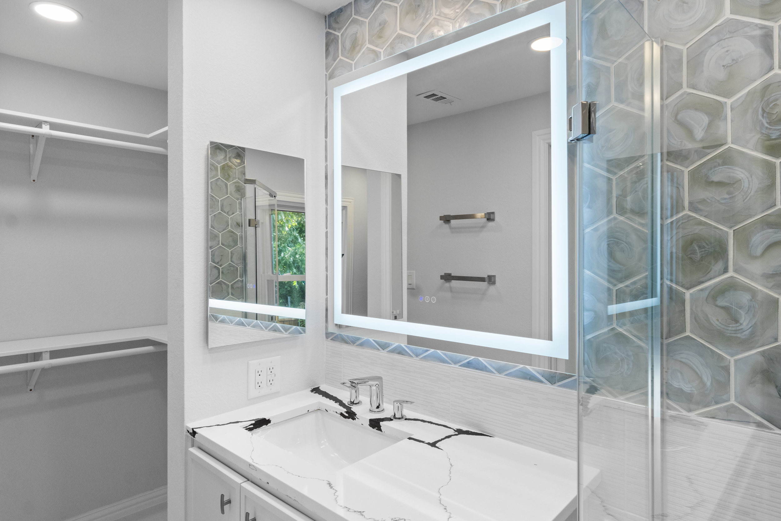 Master bathroom renovation in Oak Cliff Dallas - gallery photo 6